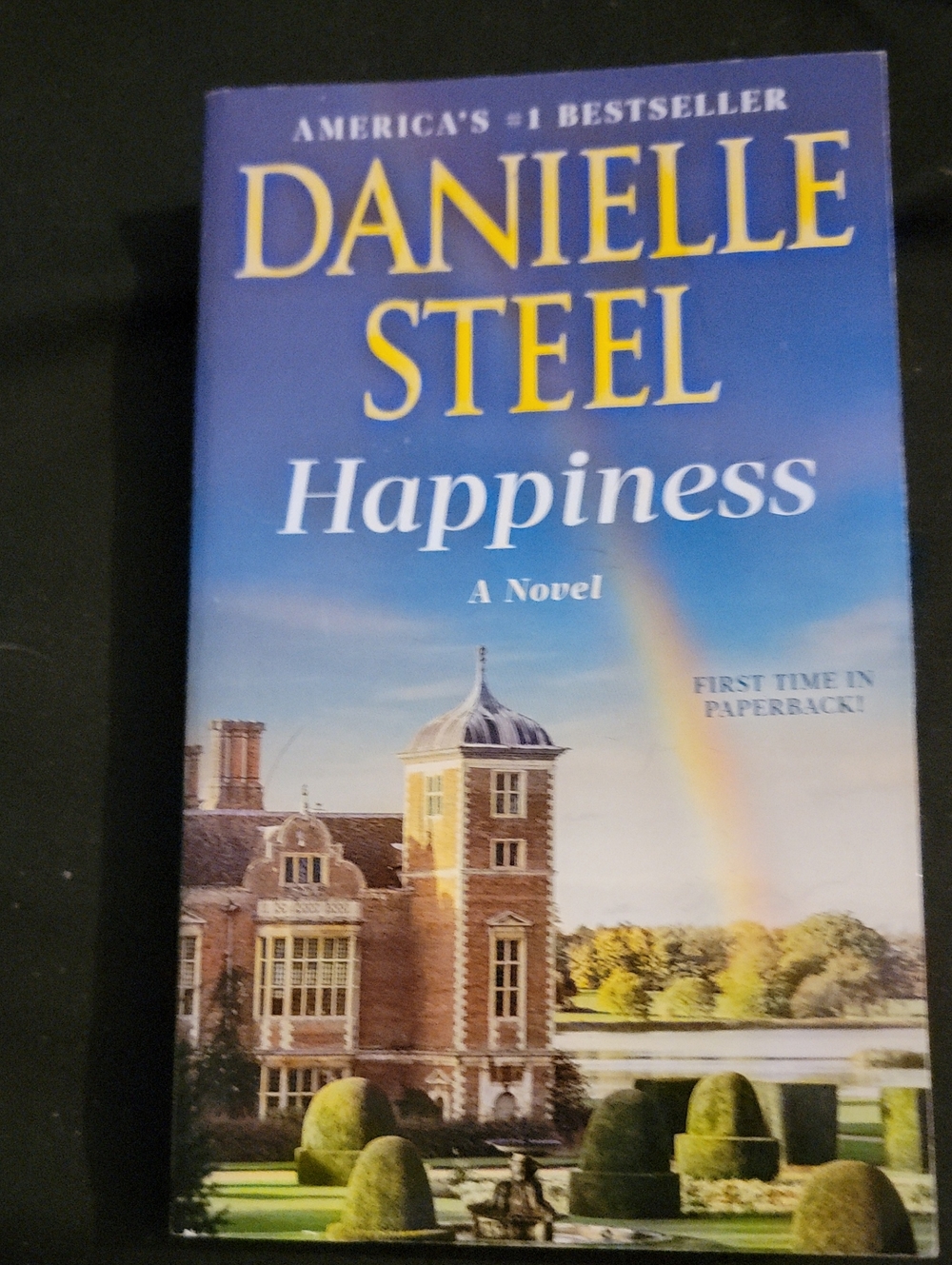 4/$12---Danielle Steel "Happiness" Paperback Novel